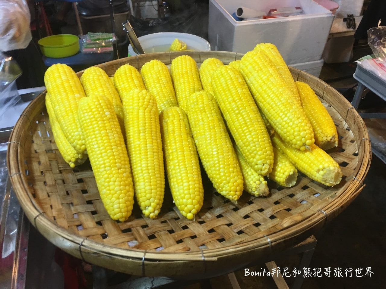曼谷鐵道夜市31.jpg
