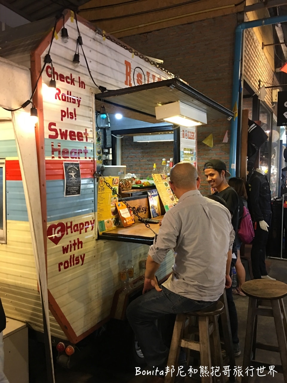 曼谷鐵道夜市36.jpg